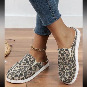 YASIRUN Womens Khaki & Black Leopard Canvas Mule Shoes Size 6 M US